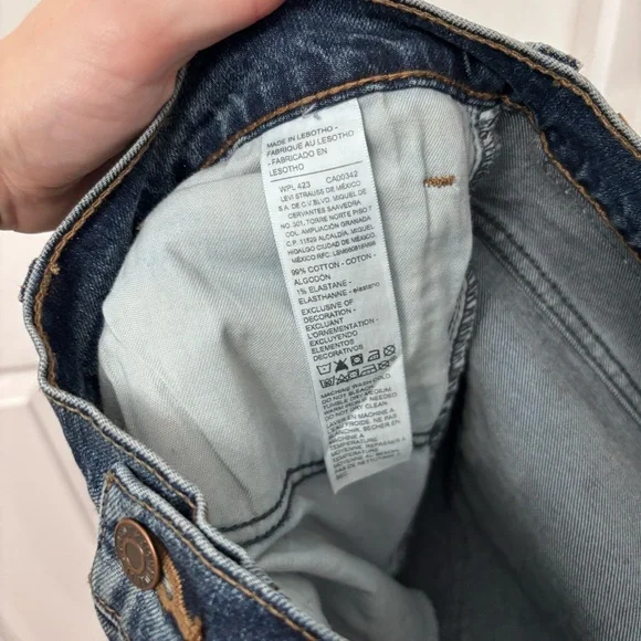 Medium Wash Loose Jeans | Levi’s Signature W36 L32 - Picture 8 of 13